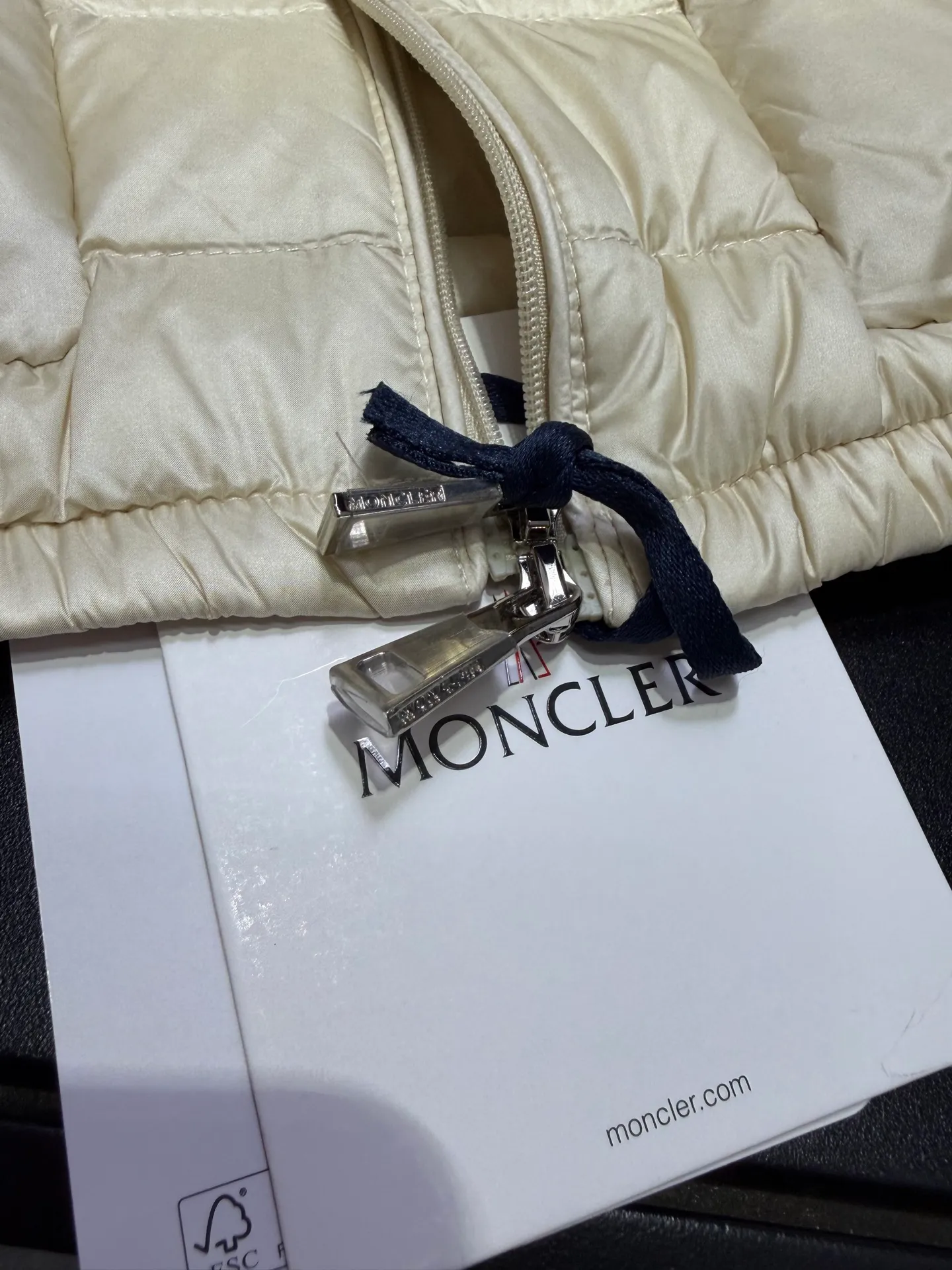 Moncler Same Style Lans Same Style ， 。 ， ; ， ， ， ：Black Khaki Beige Light Blue Light Pink White Size：1234